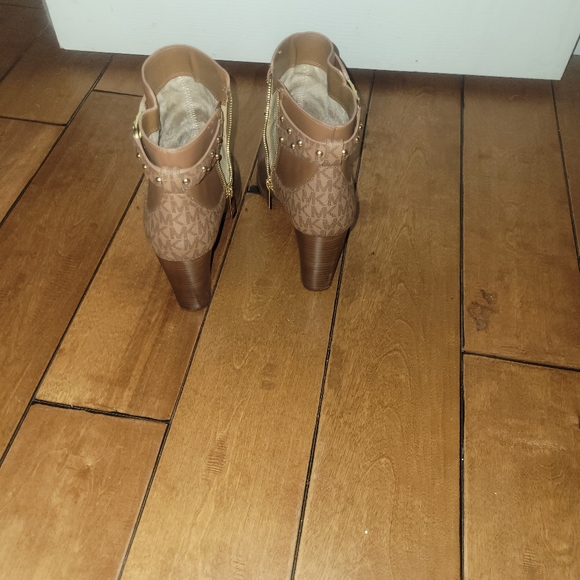 Michael Kors Women's Outlet Kincaid Leather and Studded Logo Ankle Boot - Picture 3 of 3